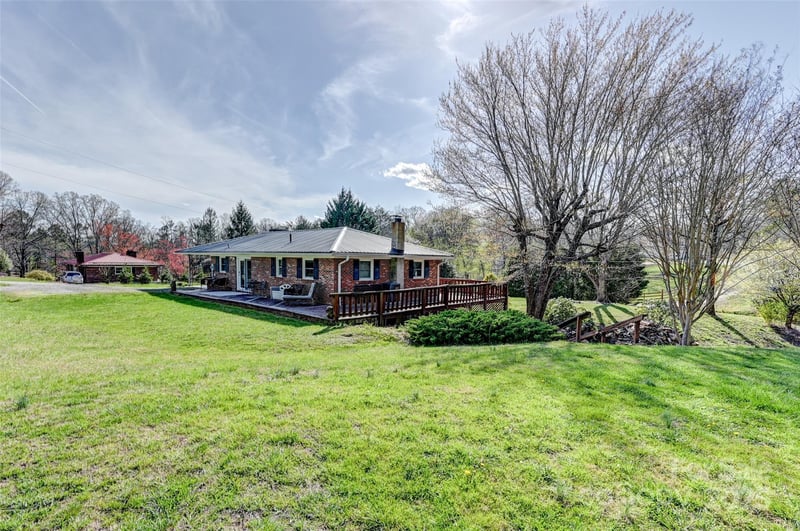 29 Delta Dr, Hendersonville, NC 28792