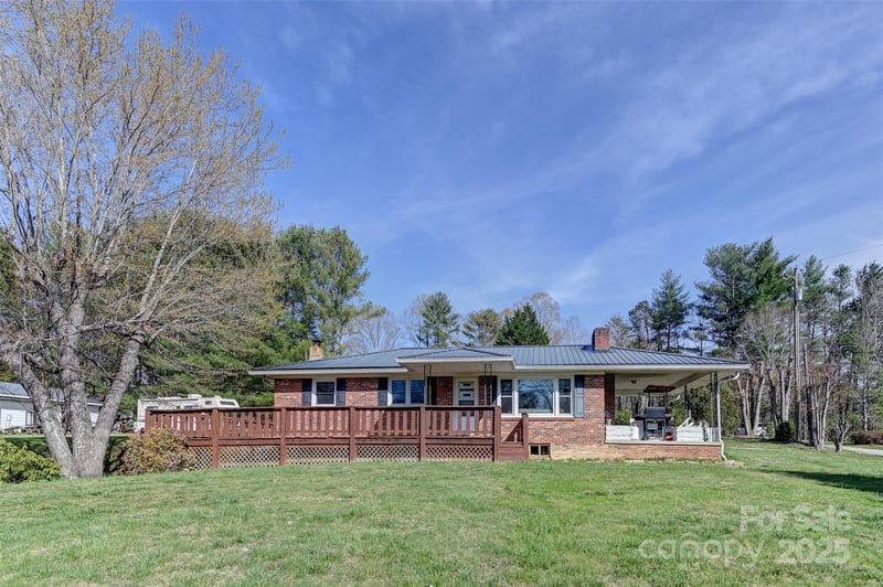 29 Delta Dr, Hendersonville, NC 28792