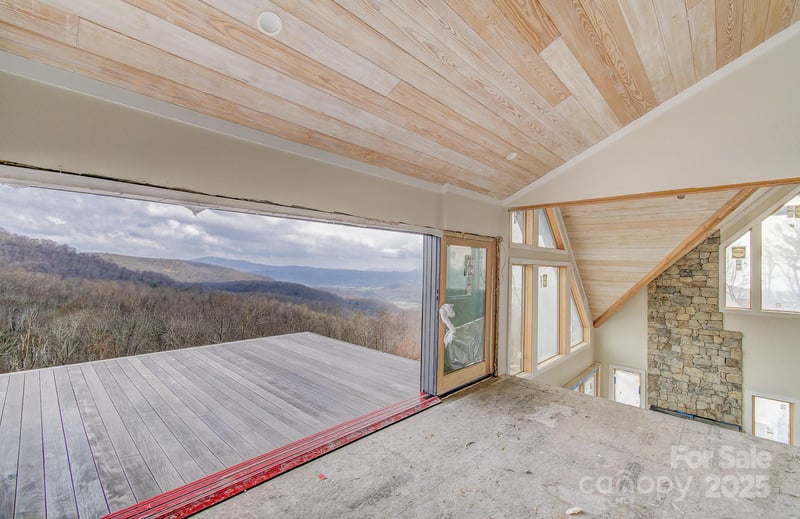 475 Dancing Bear Dr, Hendersonville, NC 28792