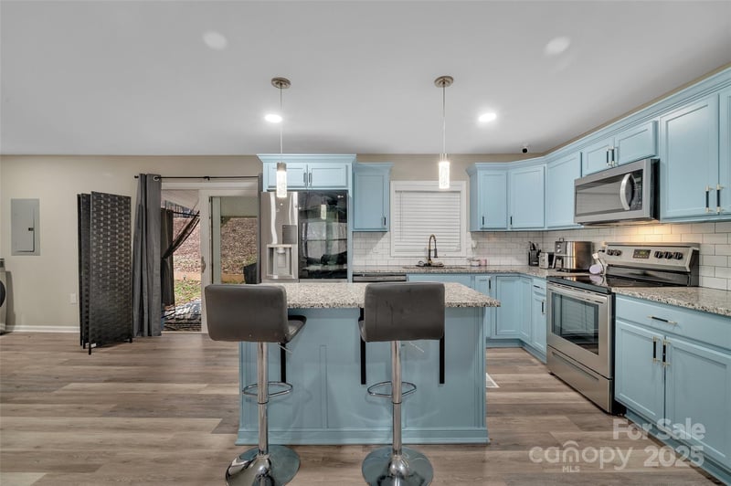 140 Wandering Ln, Bessemer City, NC 28016