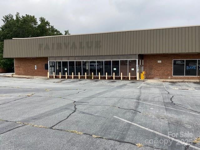 128 Fairway Shopping Center, Hudson, NC 28638