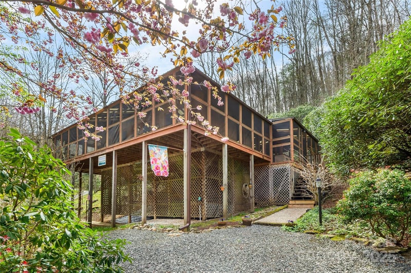 70 Fox Rn, Hot Springs, NC 28743