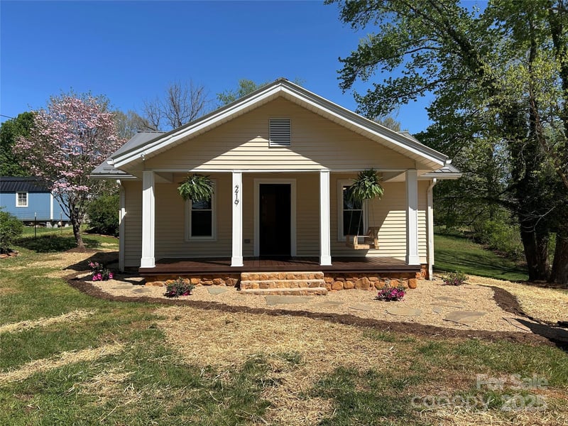 219 Highland Ave, Elkin, NC 28621