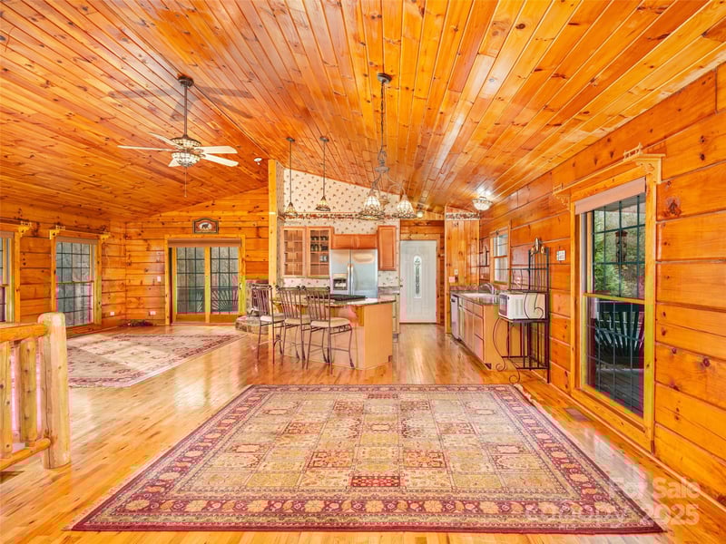 211 Cherry Hollow Rd, Burnsville, NC 28714