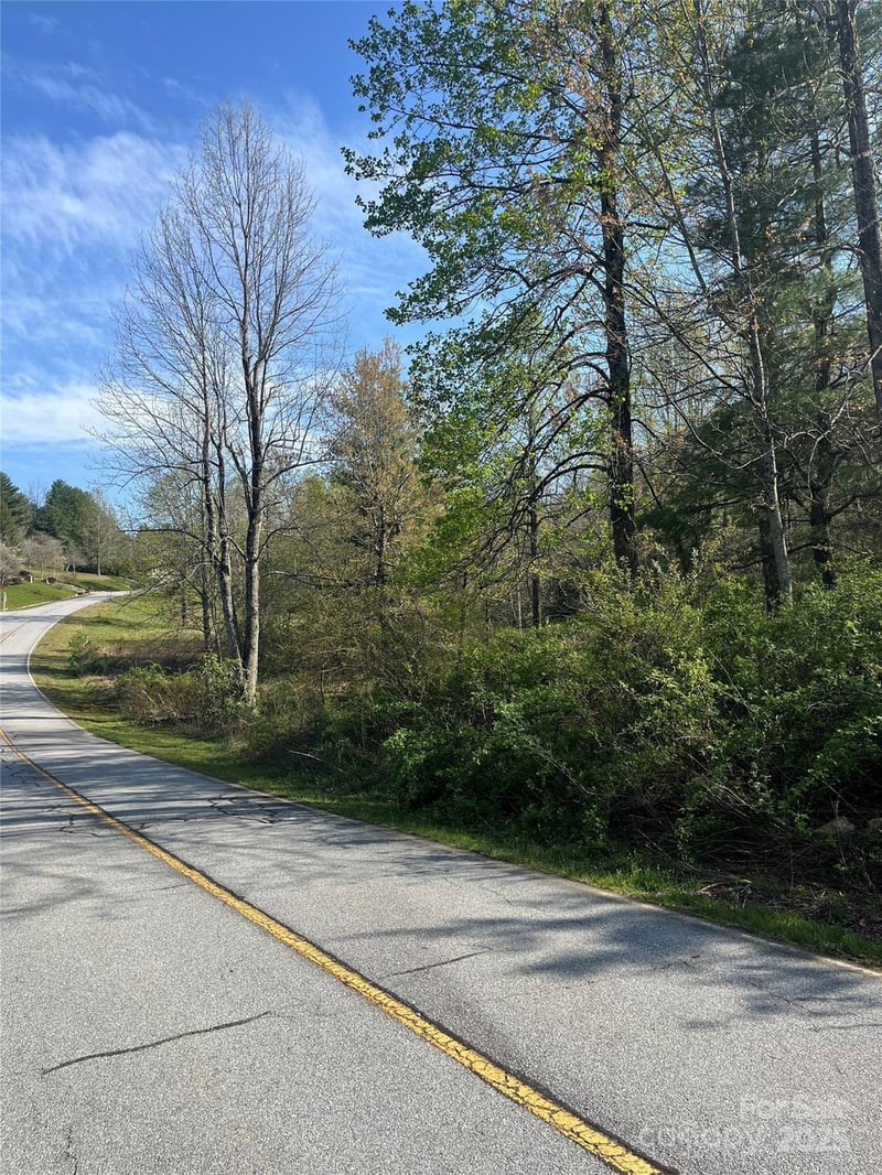 138 Founders Dr, Flat Rock, NC 28731