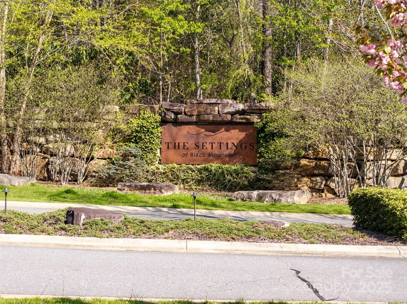 63 Old Lafayette Ln, Black Mountain, NC 28711