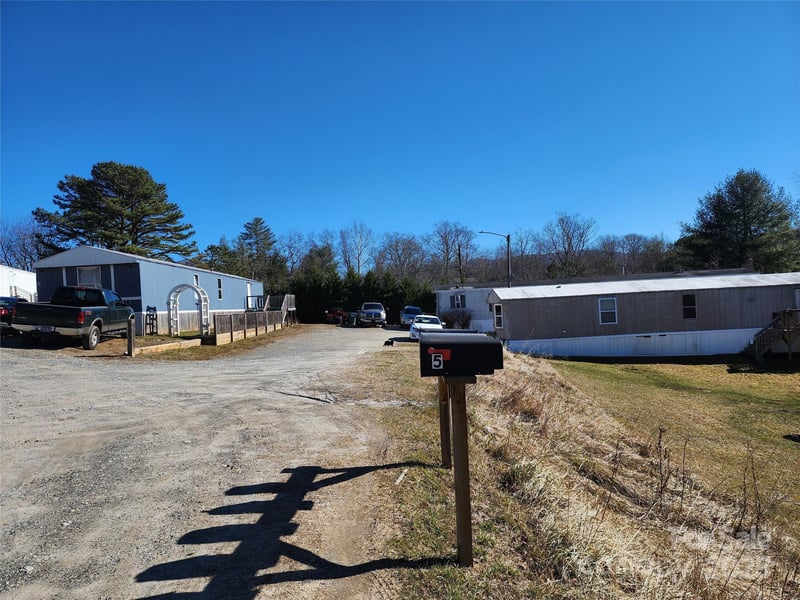 5 Becky Ln, Fairview, NC 28730