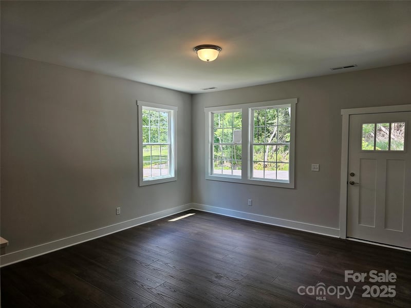 139 Brooks Cove Rd, Black Mountain, NC 28711