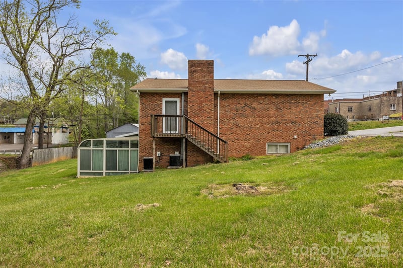 10 1st Ave, Taylorsville, NC 28681