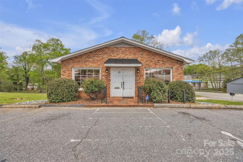 10 1st Ave, Taylorsville, NC 28681