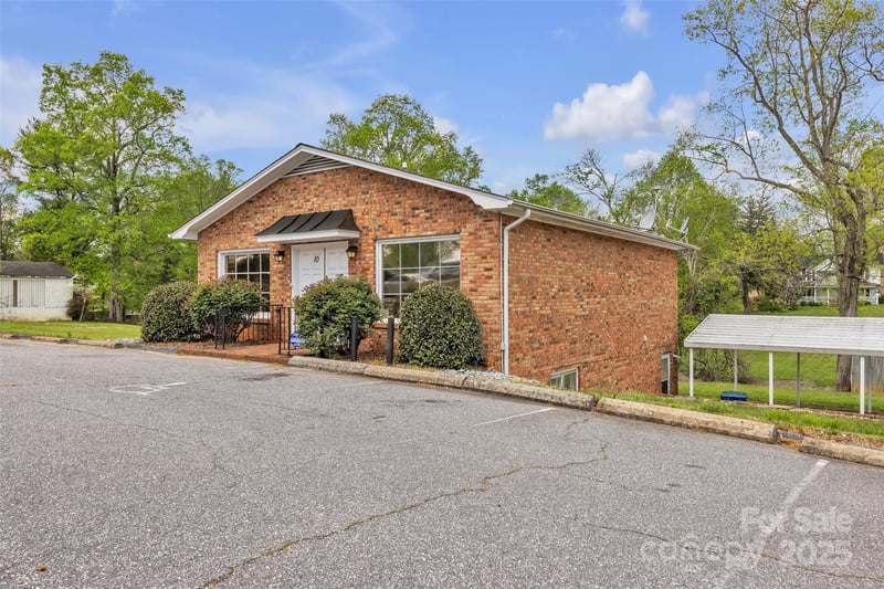 10 1st Ave, Taylorsville, NC 28681