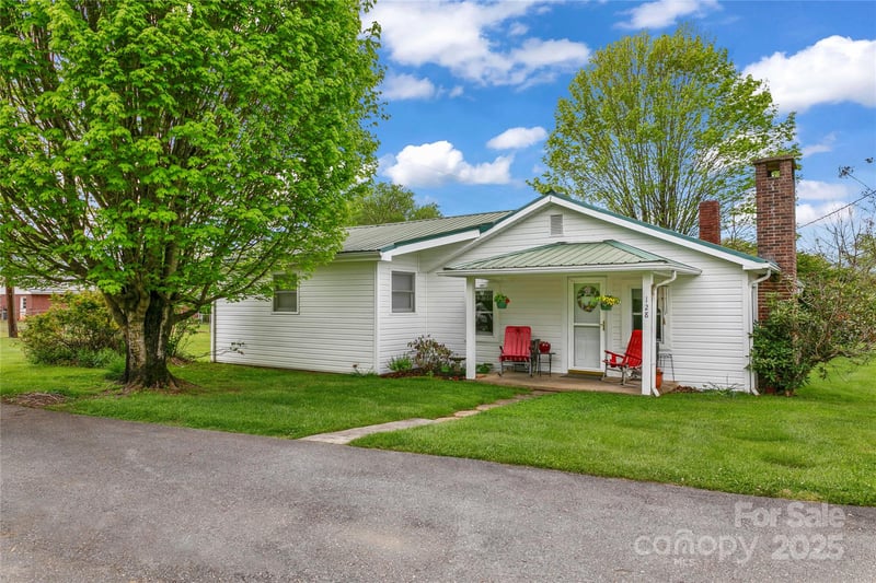 128 Summit Ave, Brevard, NC 28712
