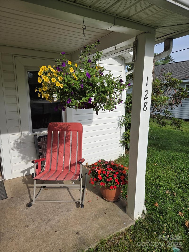 128 Summit Ave, Brevard, NC 28712