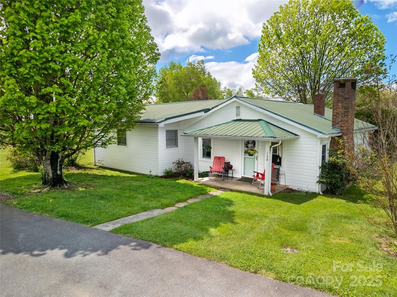 128 Summit Ave, Brevard, NC 28712