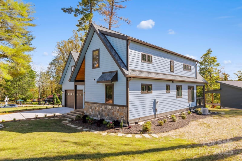 154 Osceola Rd, Hendersonville, NC 28739