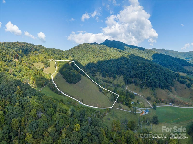 Clark Rd, Clyde, NC 28721