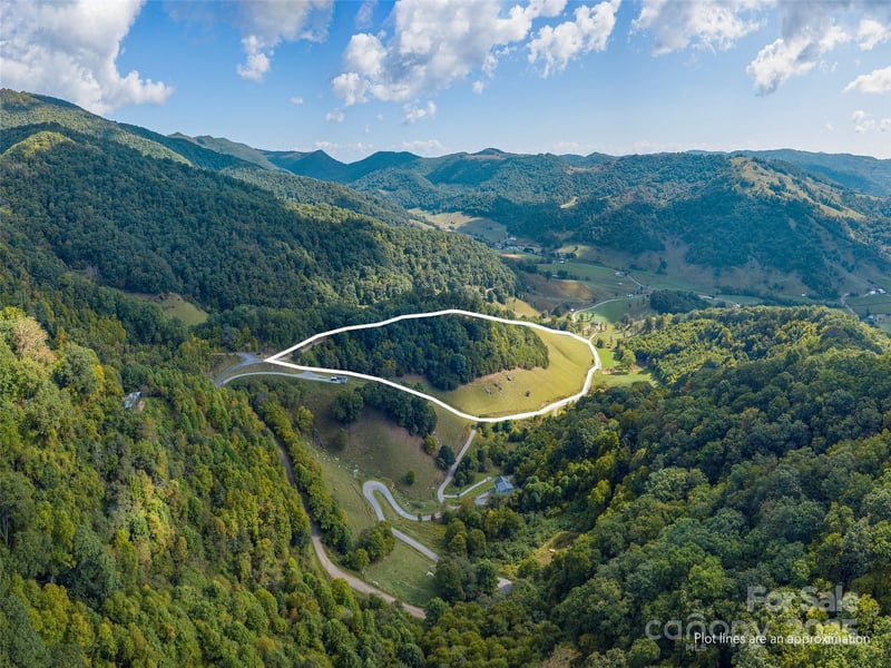 Clark Rd, Clyde, NC 28721