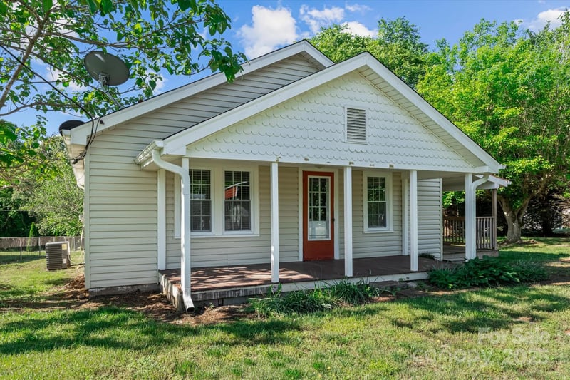 1516 Brock Rd, Yadkinville, NC 27055