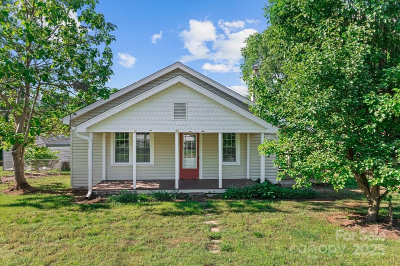 1516 Brock Rd, Yadkinville, NC 27055