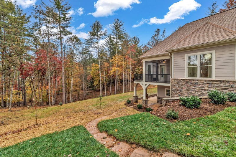 844 Settlers Trl, Mars Hill, NC 28754