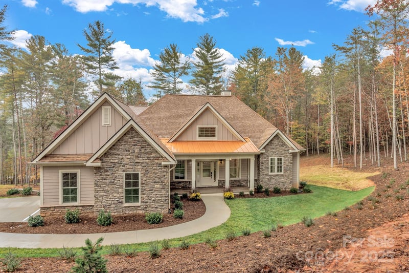 844 Settlers Trl, Mars Hill, NC 28754