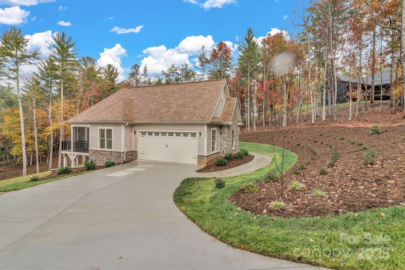 844 Settlers Trl, Mars Hill, NC 28754