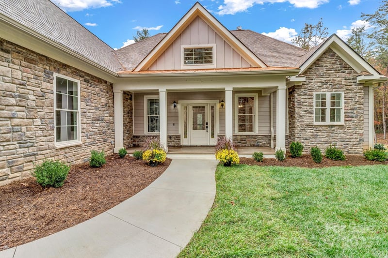 844 Settlers Trl, Mars Hill, NC 28754