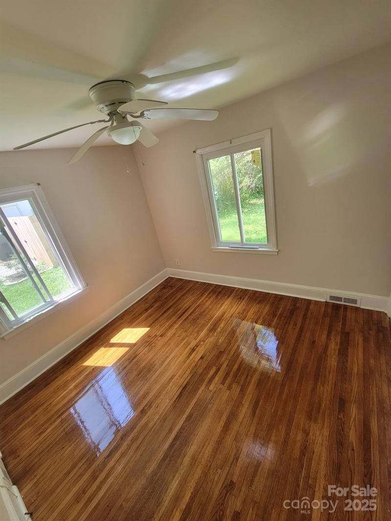1733 Merry Oaks Rd, Charlotte, NC 28205