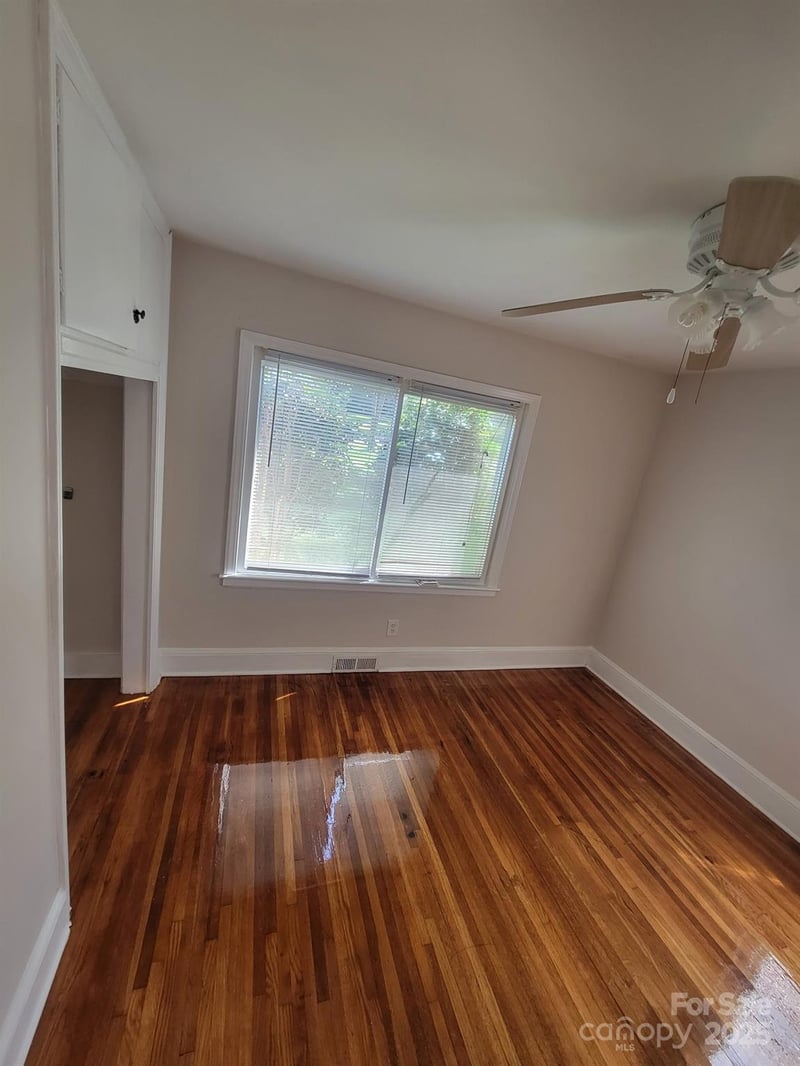 1733 Merry Oaks Rd, Charlotte, NC 28205
