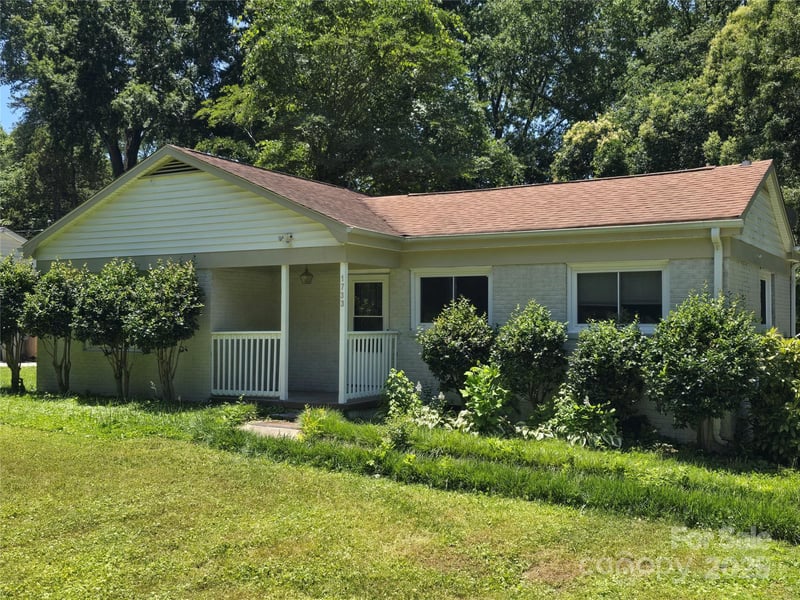 1733 Merry Oaks Rd, Charlotte, NC 28205
