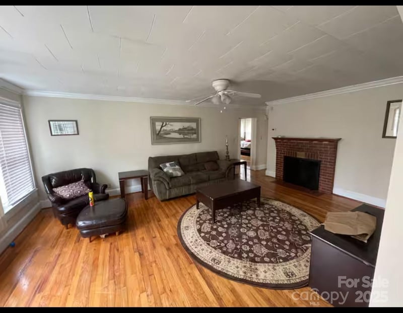 1 Knob Dr, Lexington, NC 27295