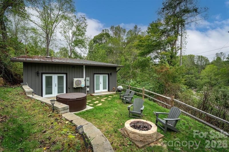 25 Nelon Rd, Asheville, NC 28804