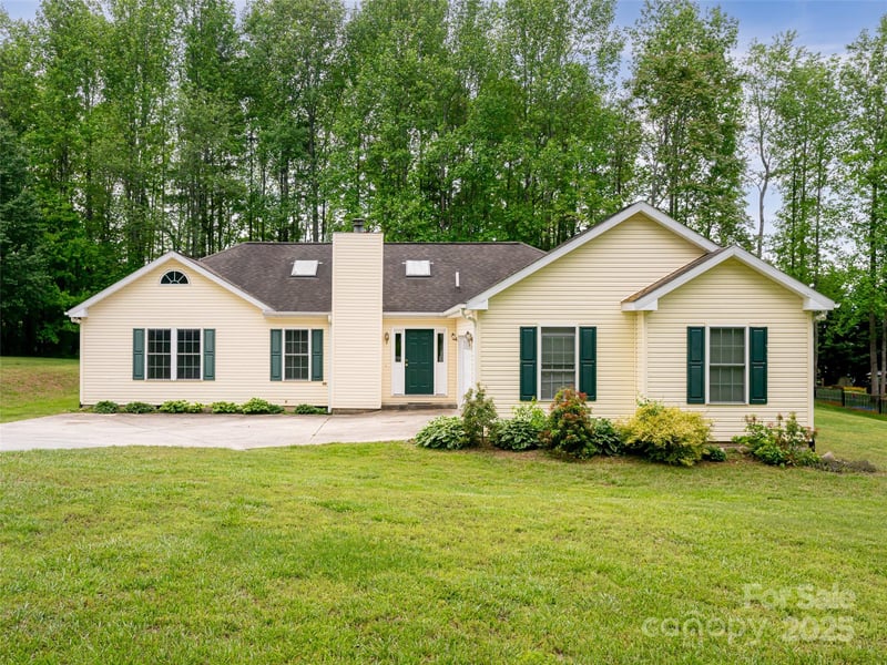 88 Star Point Dr, Hendersonville, NC 28792