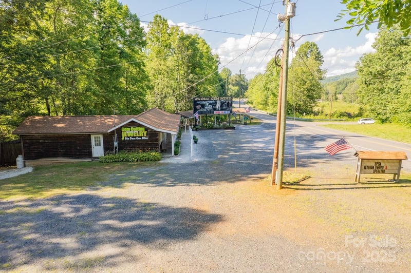 14622 226 Hw, Spruce Pine, NC 28777