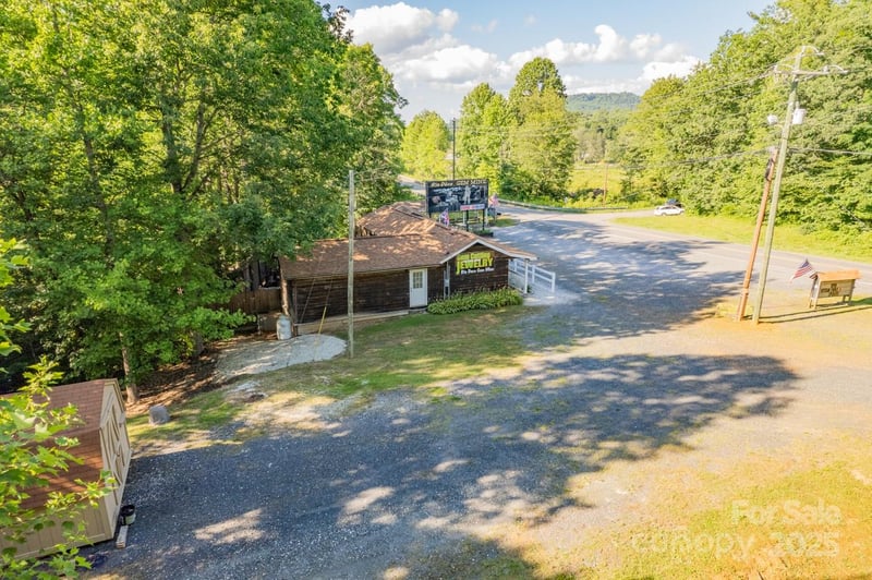 14622 226 Hw, Spruce Pine, NC 28777