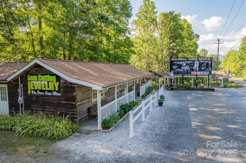 14622 226 Hw, Spruce Pine, NC 28777