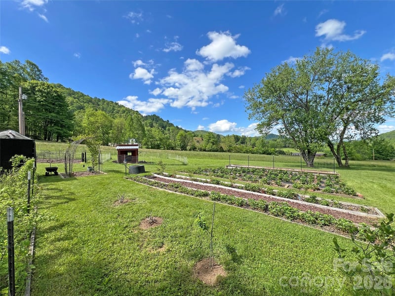 550 Joe Payne Rd, Marshall, NC 28753