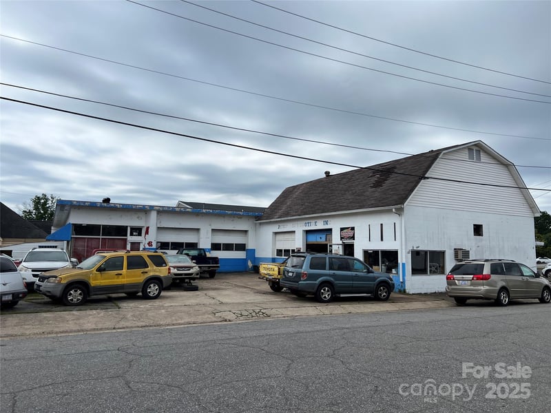 11 B St, Newton, NC 28658