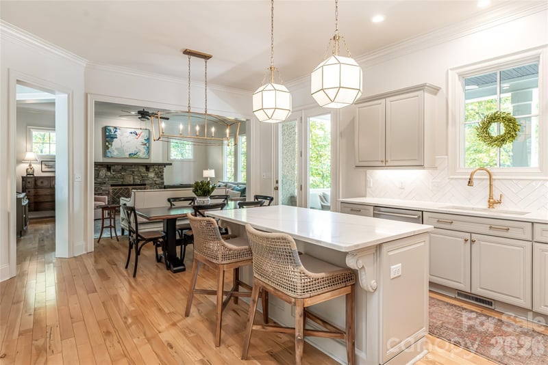 20 East Owl Creek Ln, Fairview, NC 28730