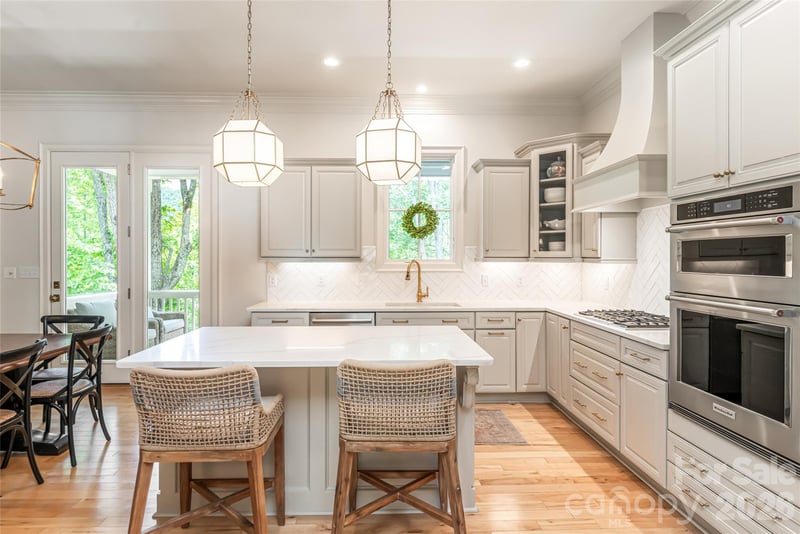 20 East Owl Creek Ln, Fairview, NC 28730
