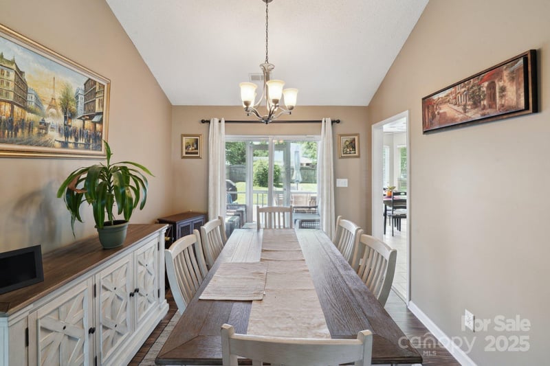 8105 Castlemaine Dr, Matthews, NC 28104