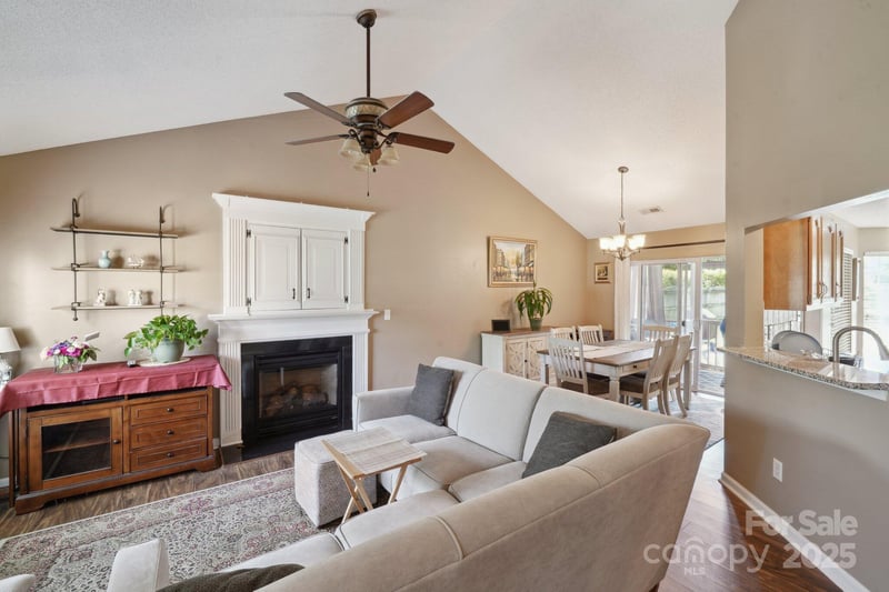 8105 Castlemaine Dr, Matthews, NC 28104
