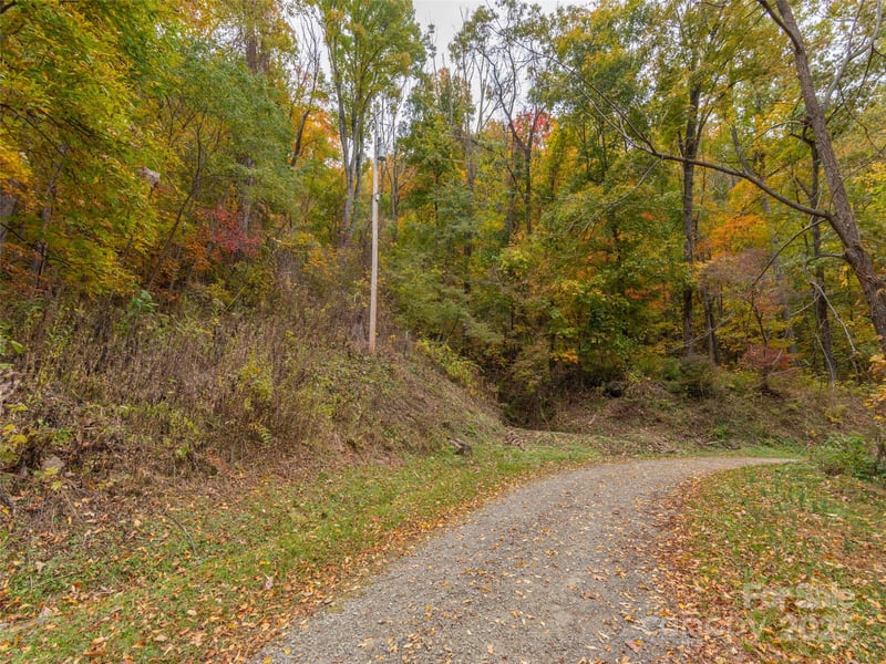 000 Sleepy Hollow Ln #13, Canton, NC 28716