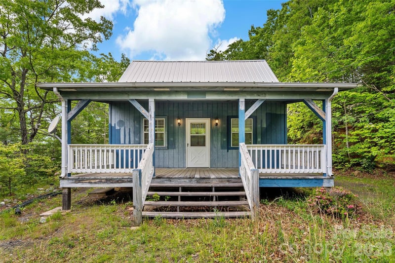 42 Parkway Dr, Marion, NC 28752
