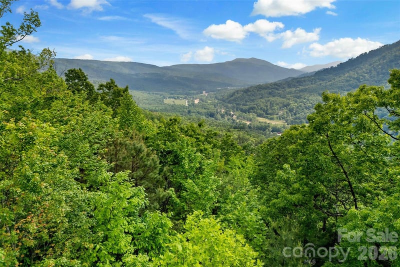 42 Parkway Dr, Marion, NC 28752