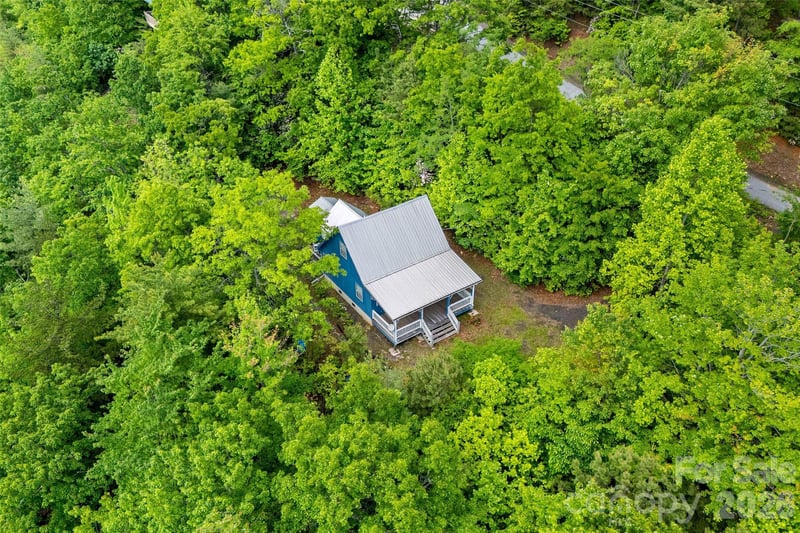 42 Parkway Dr, Marion, NC 28752