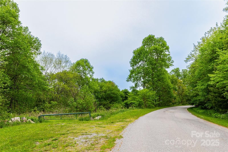 999 Mount Soma Blvd, Clyde, NC 28721