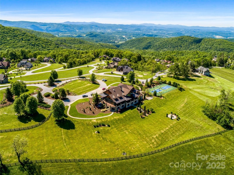 99999 Snow Ridge Dr #11, Hendersonville, NC 28792