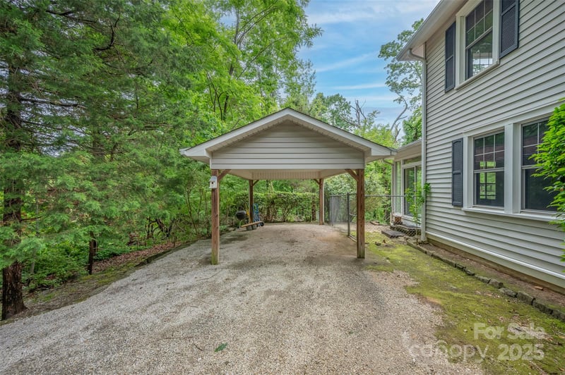 93 Villa Barbara Ln, Tryon, NC 28782