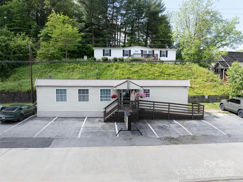 8305 Carolina Blvd, Clyde, NC 28721